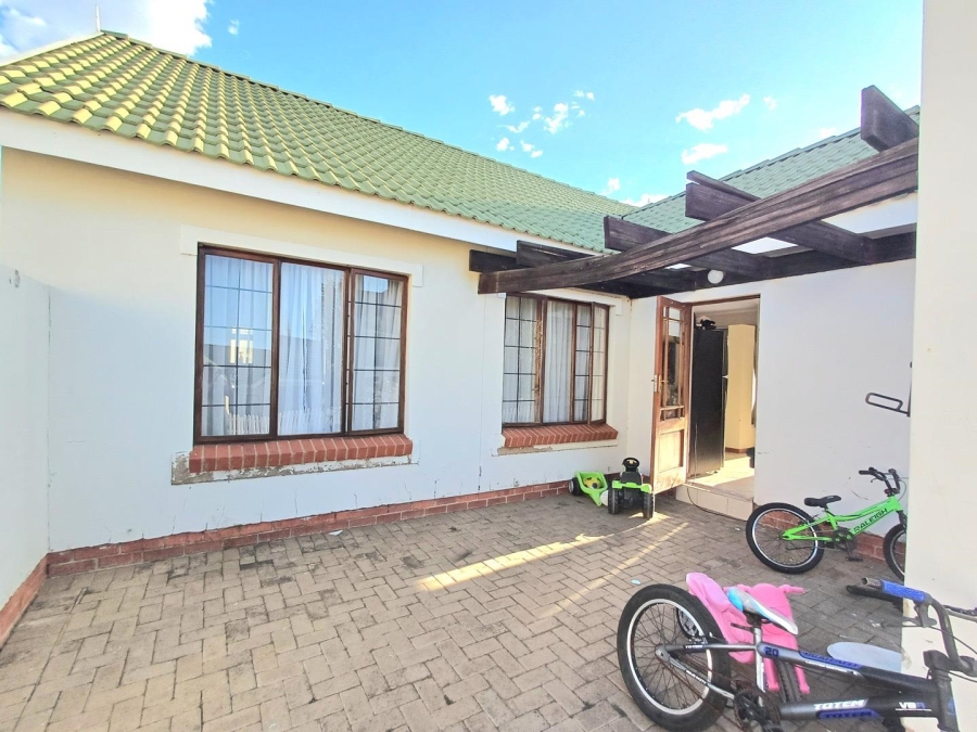 3 Bedroom Property for Sale in Hillside Free State